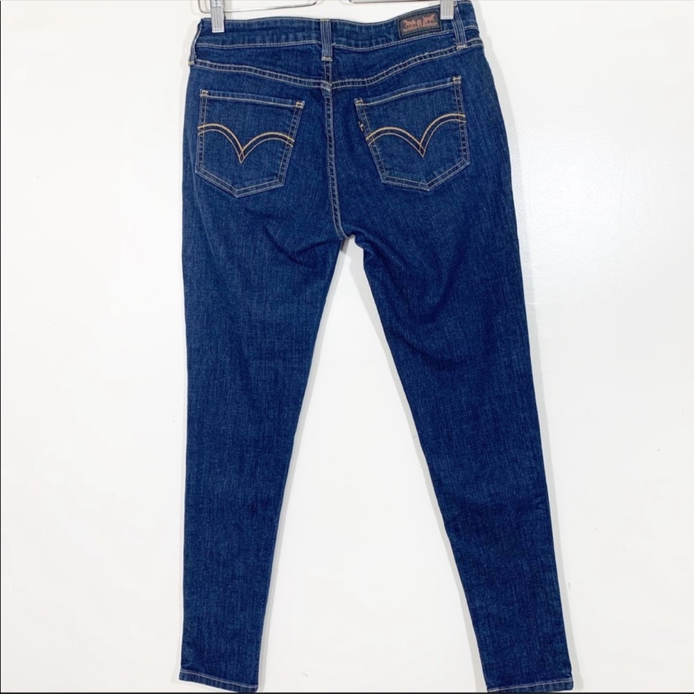 Levi’s - Picture 3 of 5